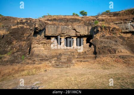 Grottes D'Ellora, Aurangabad, Maharashtra, Inde Vue Générale De La Grotte No 18 (Du Groupe Brahmanical/Hindou). Banque D'Images