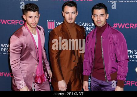 Beverly Hills, États-Unis. 27 février 2020. Nick Jonas, Kevin Jonas, Joe Jonas marchant le tapis rouge au Fonds de recherche sur le cancer des femmes "Une Soirée Inoubliable" tenu à Beverly Wilshire, UN Hôtel Four Seasons le 27 février 2020 à Beverly Hills, Californie Etats-Unis (photo de Parisa Afsahi/Sipa USA) crédit: SIPA USA/Alay Live News Banque D'Images