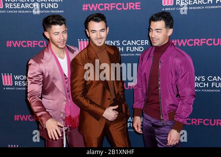 Beverly Hills, États-Unis. 27 février 2020. Nick Jonas, Kevin Jonas, Joe Jonas marchant le tapis rouge au Fonds de recherche sur le cancer des femmes "Une Soirée Inoubliable" tenu à Beverly Wilshire, UN Hôtel Four Seasons le 27 février 2020 à Beverly Hills, Californie Etats-Unis (photo de Parisa Afsahi/Sipa USA) crédit: SIPA USA/Alay Live News Banque D'Images