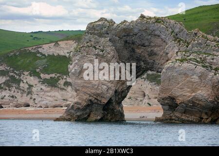 Durdle Door, Jurassic Coast, Dorset, Angleterre, Royaume-Uni, de seadAward, le jour calme: Fait partie du site du patrimoine mondial de l'UNESCO Dorset et East Devon Coast Banque D'Images