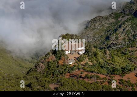 Berghuette suis Pico Ruivo, Zentralgebirge, Madeira, Portugal Banque D'Images