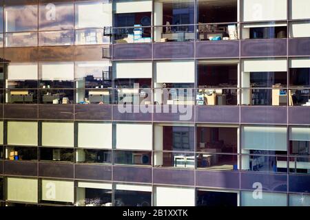 Extérieur du bloc de bureaux, fenêtres de bureau, Royaume-Uni Banque D'Images