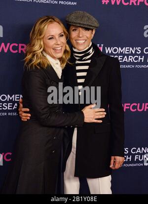 Beverly Hills, États-Unis. 27 février 2020. L'actrice américaine Maria Bello (L) et le chef français partenaire Dominique Crenn assistent À Une Soirée Inoubliable bénéficiant du Fonds de recherche sur le cancer pour les femmes à l'hôtel Beverly Wilshire à Beverly Hills, Californie, le jeudi 27 février 2020. Photo de Jim Ruymen/UPI crédit: UPI/Alay Live News Banque D'Images