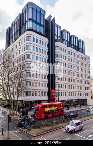 L'hôtel Standard - Kings Cross Londres Euston Road, a ouvert en 2019. Shawn design structurel Hausman, ORM, architectes d'intérieur Archer Humphryes. Banque D'Images