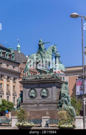 Stockholm, Suède 7 juin 2019 : statue du roi suédois Gustav II Adolf. Place publique dans le centre de Stockholm Banque D'Images