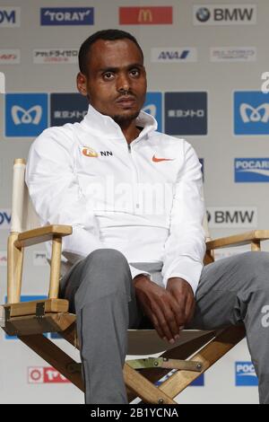 Tokyo, Japon. 28 février 2020. L'athlète éthiopien Birhanu Legese assiste à une conférence de presse pour le Tokyo Marathon 2020 au Keio Plaza Hotel Tokyo. Certains athlètes d'élite et en fauteuil roulant ont assisté à une conférence de presse pour répondre aux questions de la presse avant l'événement annuel qui se tiendra à Tokyo le 1 mars. Les organisateurs du Tokyo Marathon 2020 ont décidé de ne permettre que les coureurs d'élite et les athlètes en fauteuil roulant de participer à l'événement annuel en raison de l'épidémie de coronavirus (COVID-19) au Japon. Crédit: Rodrigo Reyes Marin/Zuma Wire/Alay Live News Banque D'Images