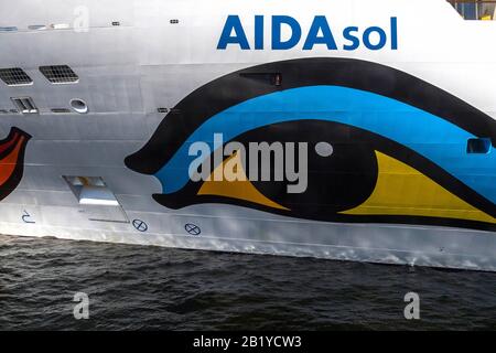 Détail de l'arc du bateau de croisière Aidasol, au terminal de Skoltegrunnskaien dans le port de Bergen, Norvège. Banque D'Images