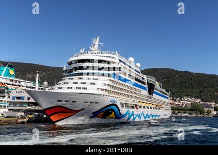 Bateau de croisière Aidasol à Skoltegrunnskaien terminal dans le port de Bergen, Norvège. Banque D'Images