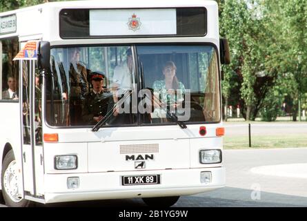 Sarah Ferguson, HRH Duchesse de York conduit un bus lors d'une visite à Berlin, Allemagne de l'Ouest - mai 1989 Banque D'Images