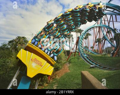 Kumba Roller Coaster corkscrew, Busch Gardens à Tampa, Floride, États-Unis Banque D'Images