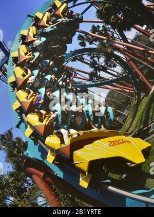 Kumba Roller Coaster corkscrew, Busch Gardens à Tampa, Floride, États-Unis Banque D'Images