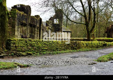 La salle Wycoller du XVIe siècle, qui s'effrite dans le Lancashire, aurait inspiré le manoir Ferndien de Jane Eyre de Charlotte Bronte Banque D'Images