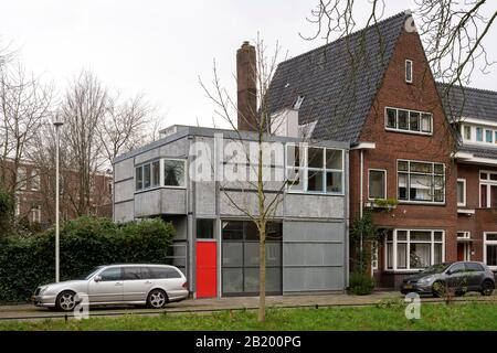 Utrecht, garage mit Chauffeurswohnung, 1928 von Gerrit Rietveld erbaut, Straßenseite Banque D'Images