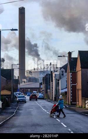 Port Talbot aciéries émettant des nuages de vapeur Port Talbot Swansea Glamourgan Pays de Galles