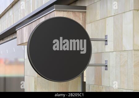 Panneau unique rond ou signalisation sur le mur de marbre avec maquette de panneau noir vierge. Vue latérale Banque D'Images
