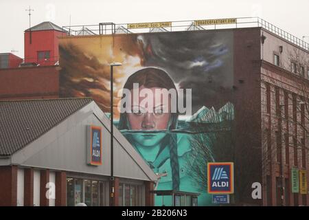 La murale du militant environnemental Greta Thunberg a peint sur un mur de la fabrique de tabac près de Ashton Gate à Bristol. Photo PA. Date De L'Image: Vendredi 28 Février 2020. Crédit photo devrait lire: Andrew Matthews/PA Fil Banque D'Images