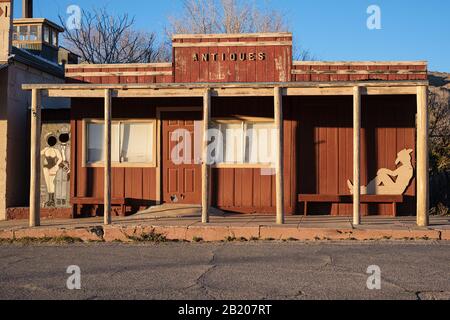 Magasin d'antiquités à Chlorure, Arizona, 86531, États-Unis. La plus ancienne ville minière habitée en permanence aux États-Unis, Banque D'Images