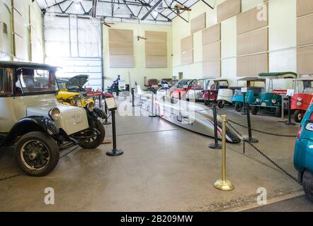 Véhicules de musée de voitures électriques, Centre d'accueil Powerhouse, 120 W. Andy Devine Ave, Kingman, AZ 86401 États-Unis Banque D'Images