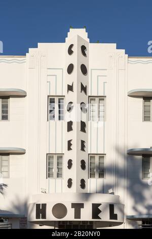 Près de la façade de l'hôtel Art déco Congress sur Ocean Drive à Miami Beach, aux États-Unis Banque D'Images