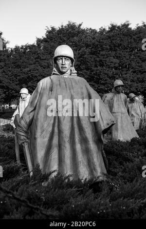 Une version en noir et blanc des figures hante de la grandeur de la vie dans le Mémorial de la guerre de Corée, Washington DC Banque D'Images
