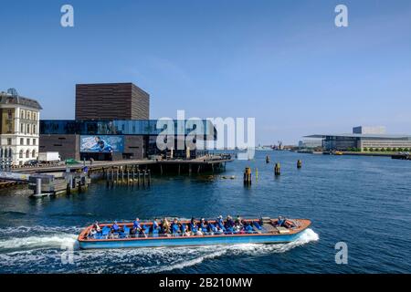 Vue sur la ville avec la Royal Danish Playhouse, Skuespilhuset, port, Kobenhavns Havn, Copenhague, Danemark Banque D'Images