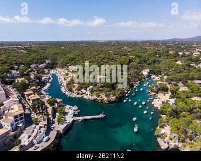 Vue aérienne, baie de Cala Figuera et Calo d'en Busques avec port Port de Cala Figuera, Reion, Porto Petro, commune de Santayi, Majorque, Baléares Banque D'Images