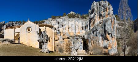 Église San Bartolome dans le canyon de Rio Lobos. Soria, Espagne. Banque D'Images