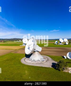 Grandes antennes paraboliques de la station de terre de Raisting, Bavière, Allemagne Banque D'Images