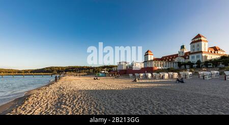 Spa Hotel Binz, plage, jetée, mer Baltique, Binz, île de Ruegen, Mecklembourg-Poméranie-Occidentale, Allemagne Banque D'Images