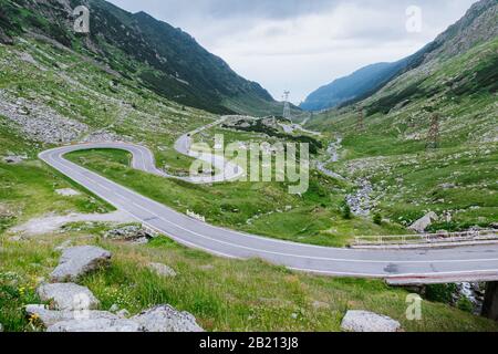 Fragment d'une route de haute altitude dans les montagnes.emplacement:Transfagarasan, Roumanie Banque D'Images