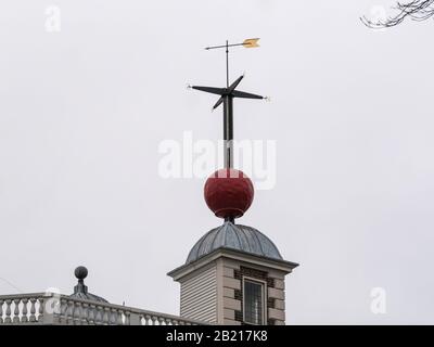 Greenwich Time ball - une boule de temps se trouve au sommet de l'Octagon Room, Royal Observatory, Greenwich, Londres, Royaume-Uni Banque D'Images