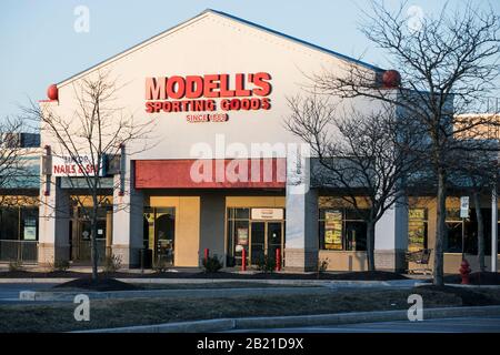 Un logo en dehors du magasin de détail de Sporting Goods de Modell à Baltimore, Maryland, le 22 février 2020. Banque D'Images