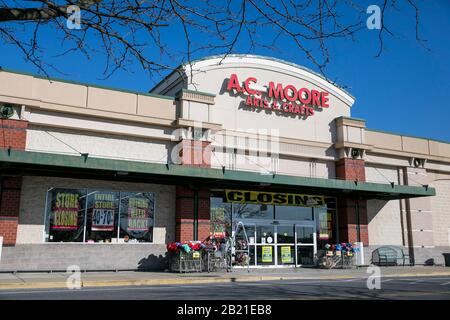 Signalisation « plus de fermeture » à l'extérieur d'une unité de thérapie Moore, magasin de détail à Frederick, Maryland, le 21 février 2020. Banque D'Images