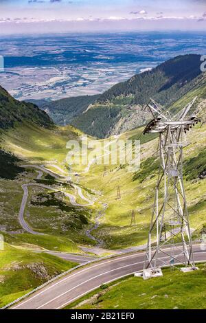 La célèbre route de montagne de Roumanie Transfagarasan, route de montagne pavée traversant la partie sud des montagnes de Carpates de Roumanie Banque D'Images