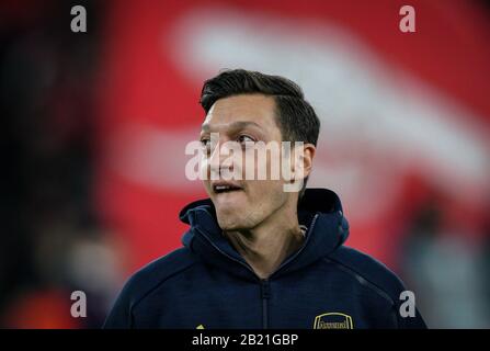 Londres, Royaume-Uni. 27 février 2020. Mesut Osil, d'Arsenal, a effectué le match préliminaire de la 2ème partie de l'UEFA Europa League entre Arsenal et Olympiacos au stade Emirates, Londres, Angleterre, le 27 février 2020. Photo D'Andy Rowland. Crédit: Images Prime Media / Alay Live News Banque D'Images