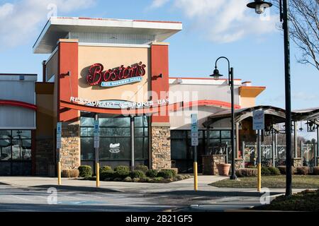 Un logo à l'extérieur d'une Boston Pizza, Boston's The Gourmet Pizza Restaurant and Sports Bar restaurant situé à Waldorf, Maryland, le 27 février, Banque D'Images