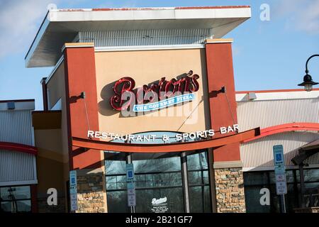 Un logo à l'extérieur d'une Boston Pizza, Boston's The Gourmet Pizza Restaurant and Sports Bar restaurant situé à Waldorf, Maryland, le 27 février, Banque D'Images