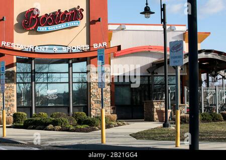 Un logo à l'extérieur d'une Boston Pizza, Boston's The Gourmet Pizza Restaurant and Sports Bar restaurant situé à Waldorf, Maryland, le 27 février, Banque D'Images