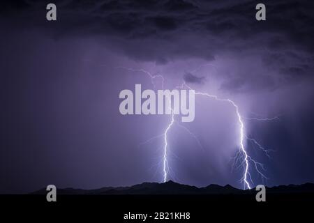 Coup de foudre d'une tempête près de Stanfield, Arizona Banque D'Images