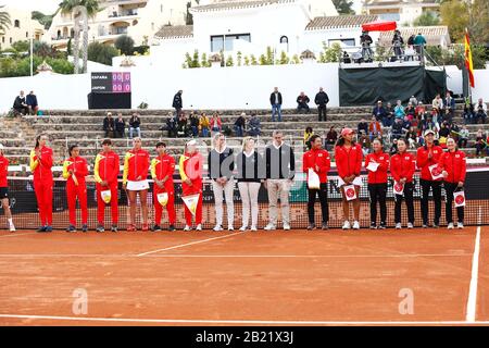 Carthagène, Espagne. 7 février 2020. Groupe d'équipe Espagne et Japon tennis : Espagne, Japon et équipe de Referee lors de la cérémonie d'ouverture de la coupe de la Fed ITF par BNP Paribas qualificateurs pour finale au Centro de Tenis la Manga Club à Carthagène, Espagne . Crédit: Mutsu Kawamori/Aflo/Alay Live News Banque D'Images