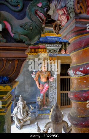 Statues dans le temple Sri Sivaraja Vinayagar à Colombo, Sri Lanka. Banque D'Images