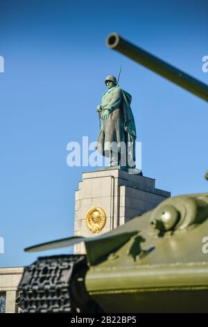 Sowjetisches Ehrenmal, Straße Des 17. Juni, Tiergarten, Berlin, Allemagne Banque D'Images