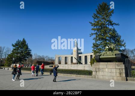 Sowjetisches Ehrenmal, Straße Des 17. Juni, Tiergarten, Berlin, Allemagne Banque D'Images