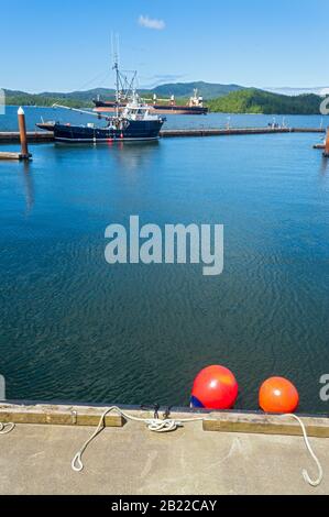 Bouées et bateaux amarrés à Prince Rupert, Colombie-Britannique, Canada Banque D'Images