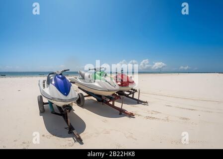 Diani Beach location jet ski sports nautiques activités sur la plage à Zanzibar et Watamu. Trois jet-skies à louer