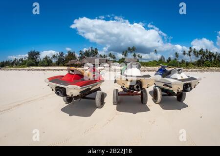 Diani Beach location jet ski sports nautiques activités sur la plage à Zanzibar et Watamu. Trois jet-skies à louer
