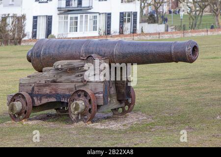 cannon sur une colline de canon southwold suffolk 18 canons ou canons Banque D'Images