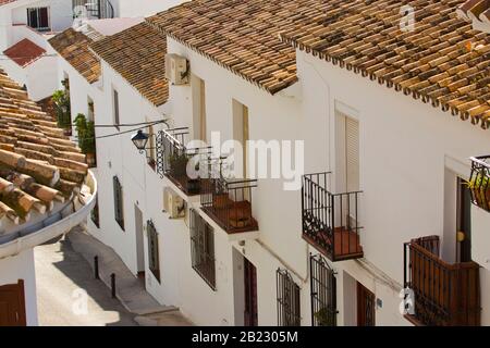 Une rue dans la vieille ville de Mijas Pueblo Banque D'Images