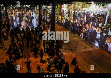 L'ATELIER DES LUMIERES, PARIS PREMIER CENTRE D'ART NUMÉRIQUE Banque D'Images