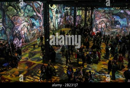 L'ATELIER DES LUMIERES, PARIS PREMIER CENTRE D'ART NUMÉRIQUE Banque D'Images